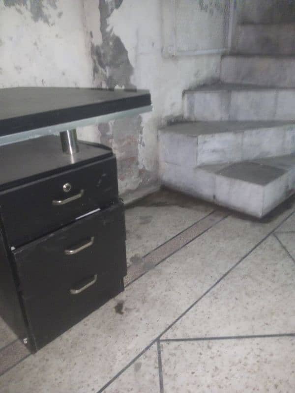 big size office table for sale 3