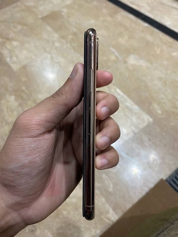 iphone XS 256gb dual sim pta for urgent sale ! 2