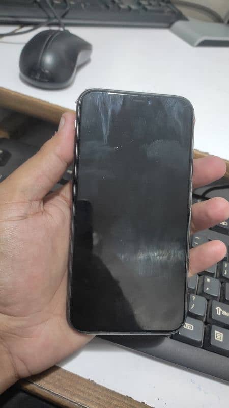 iphone 11 jv 64gb waterpack 83health 3 months sim working. 1