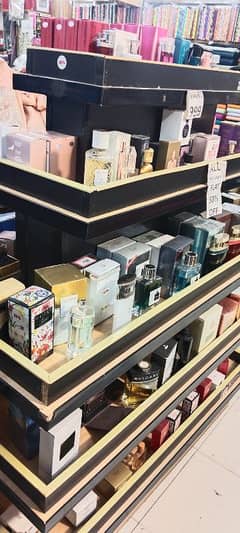 Rack for perfumes