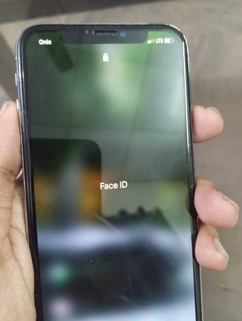 iPhone X 256 PTA 4