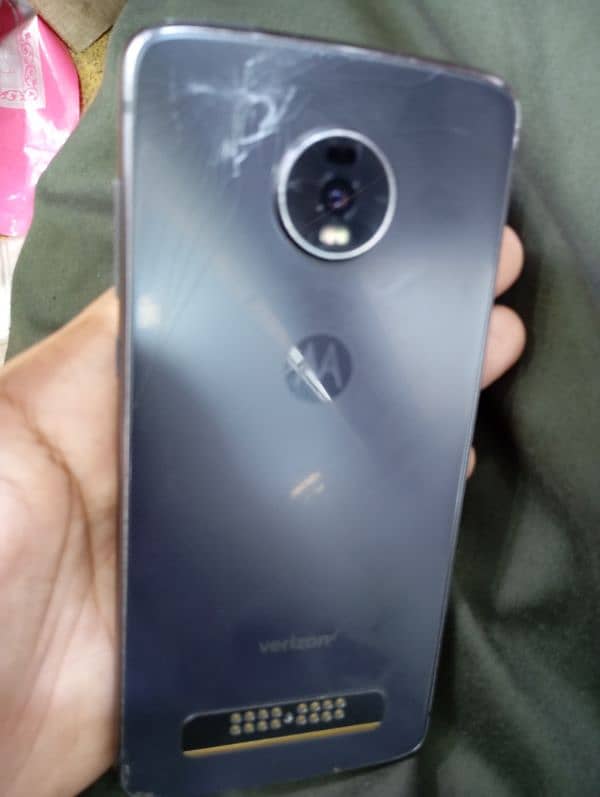 Moto z4/4/128 GB front corner r back corner Halka as crack ha 1