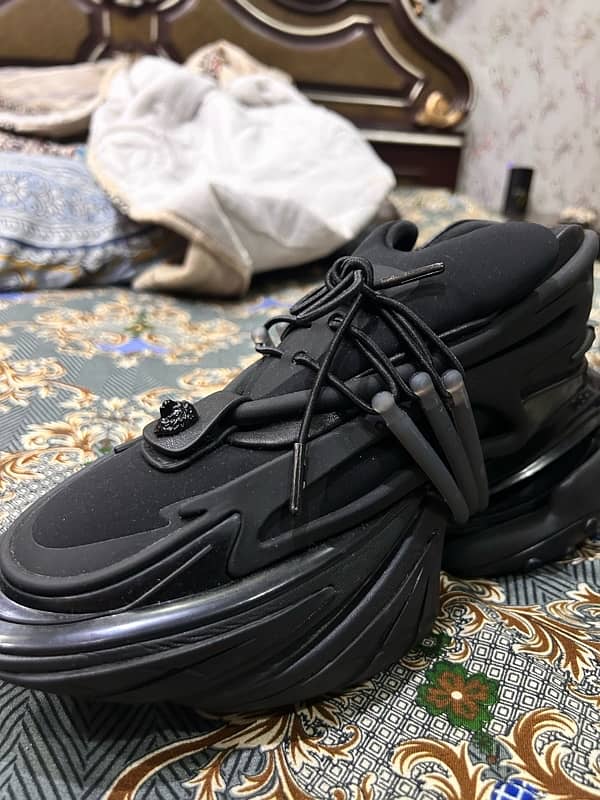 balenciaga black unicorn 4