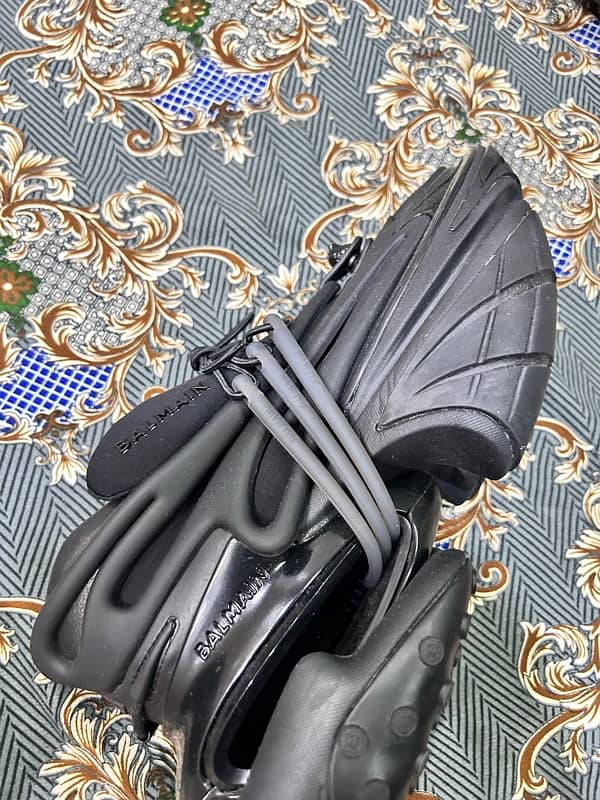 balenciaga black unicorn 6