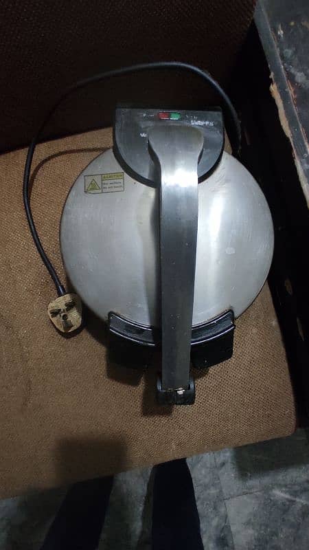 Geepas roti maker condition used 2