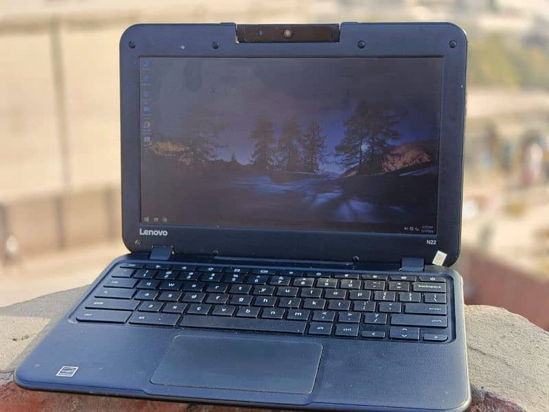 Lenovo n22 Chromebook (4gb ram) rotatable camera 1