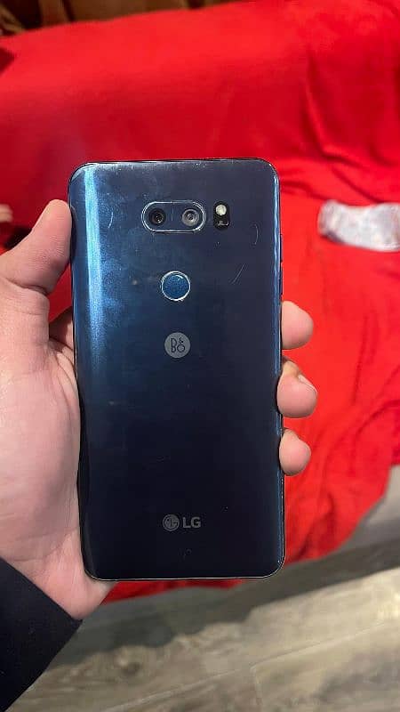 LG v30  4 gb ram 64 gb rom 2