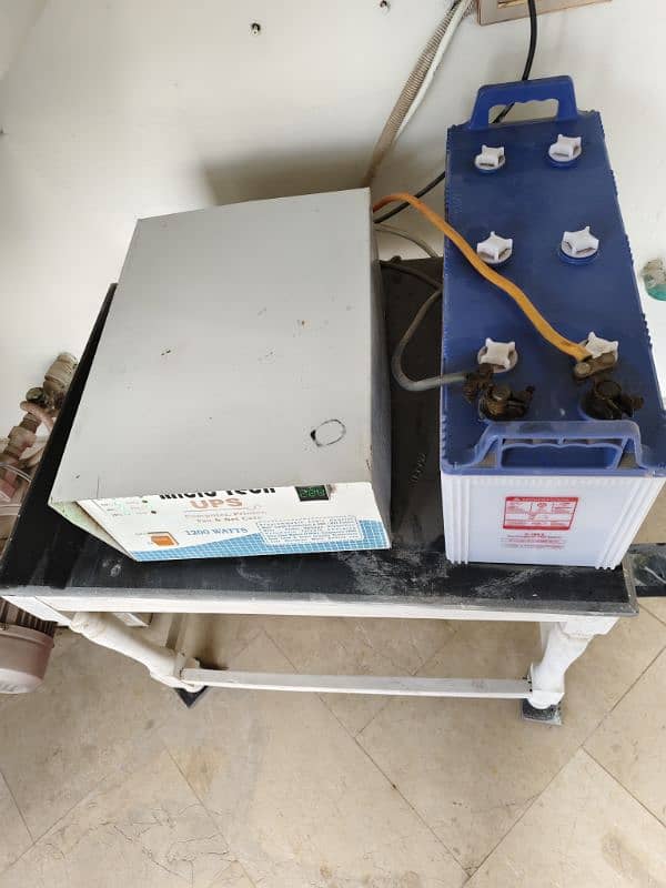 1000 watt ups almost new 12 volt. . . 23 plate battery only six month use 0