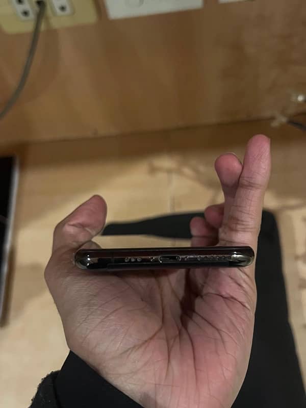 Iphone 11 pro PTA approved 64 gb 5