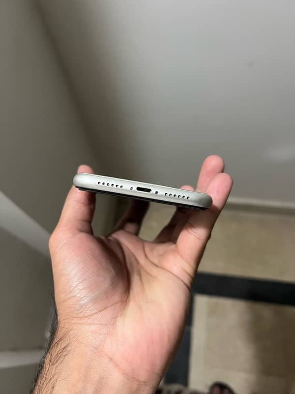 iPhone 11 64GB Physical Dual Pta Approved 5