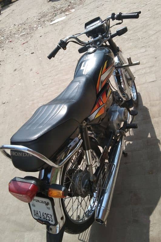 motorcycle is very good condition 2