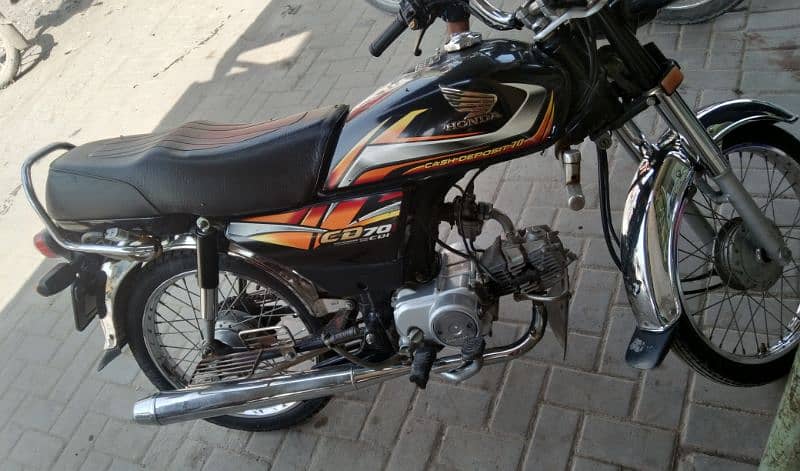 motorcycle is very good condition 3