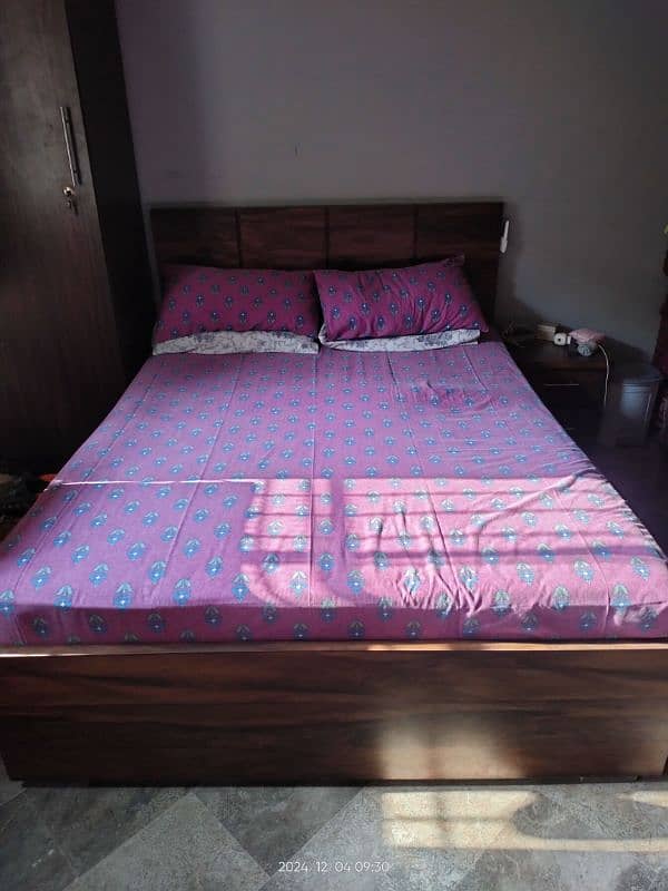 Queen Size Beds, Bedside and Mattress 0