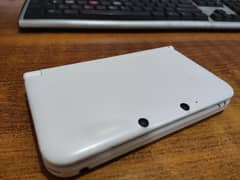 Nintendo 3DS XL Hacked - 32GB Micro-sd Card - Lots if Games