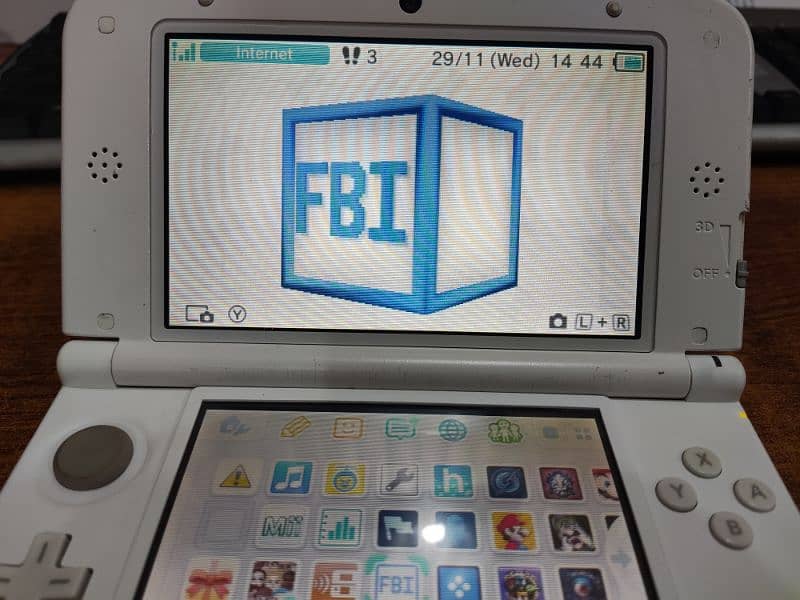 Nintendo 3DS XL Hacked - 32GB Micro-sd Card - Lots if Games 2