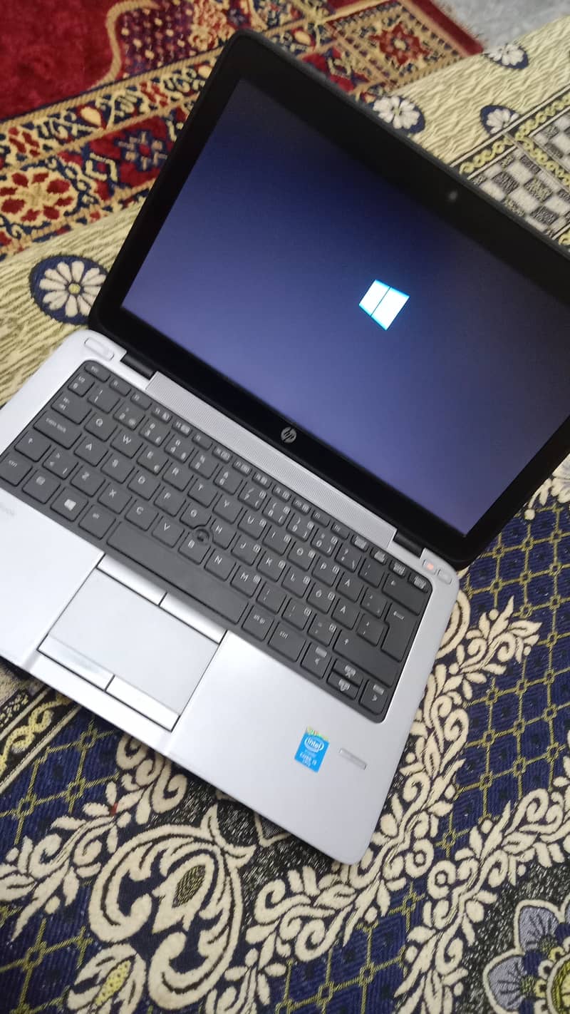 Hp laptop core i5 820 elite book 0