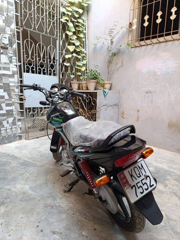 new bike slip 700 kilometer chali Hai(03333723361 4