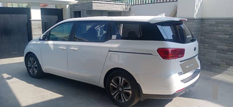 KIA Grand Carnival EX 2020 1