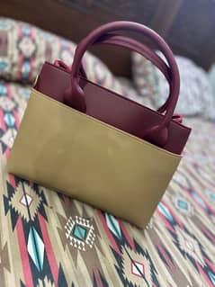 New ladies handbag for sale good quality 03333358008