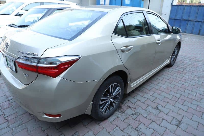 Corolla Altus 1.6 9