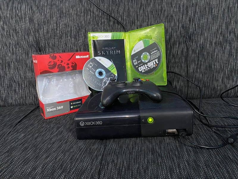 Xbox 360 E Slim 1