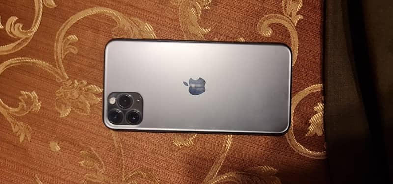 IPHONE 11 PRO MAX 2