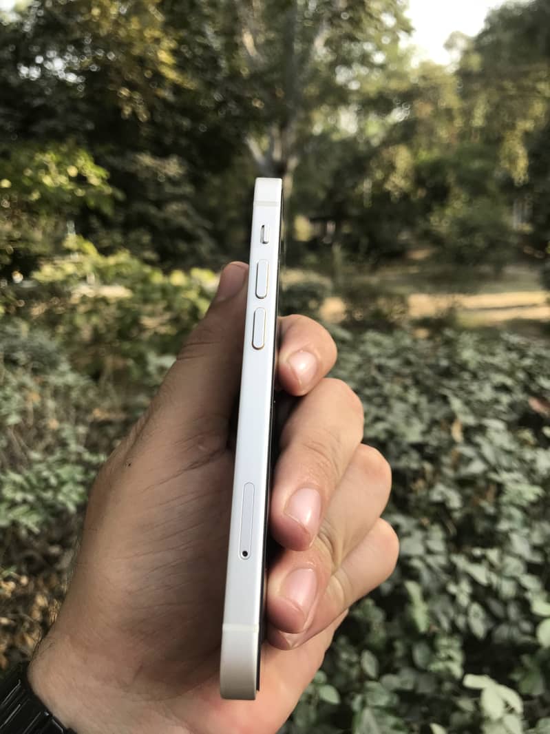 IPhone 12 Mini (64GB) 1