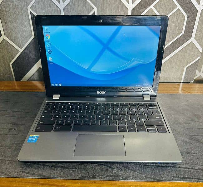 Acer C740 Chromebook 0