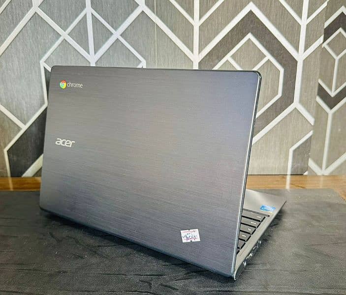 Acer C740 Chromebook 1