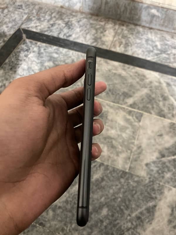 iphone 11 (64)gb JV NON PTA 2