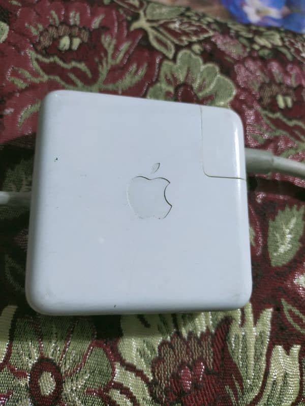 APPLE MACBOOK CHARGER 65W 0