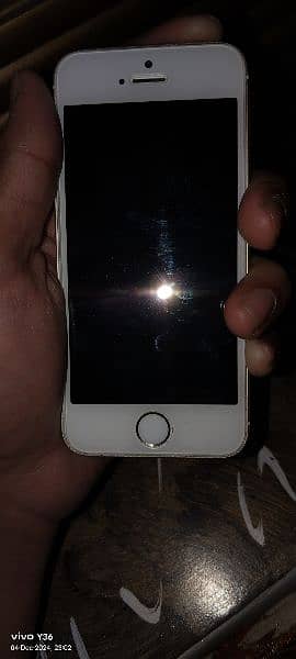 iPhone se 2016 :03136860446 contact on whatsapp 0