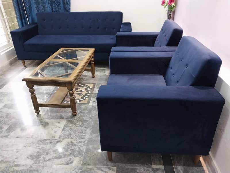 blue belvet sofa in new condition 1