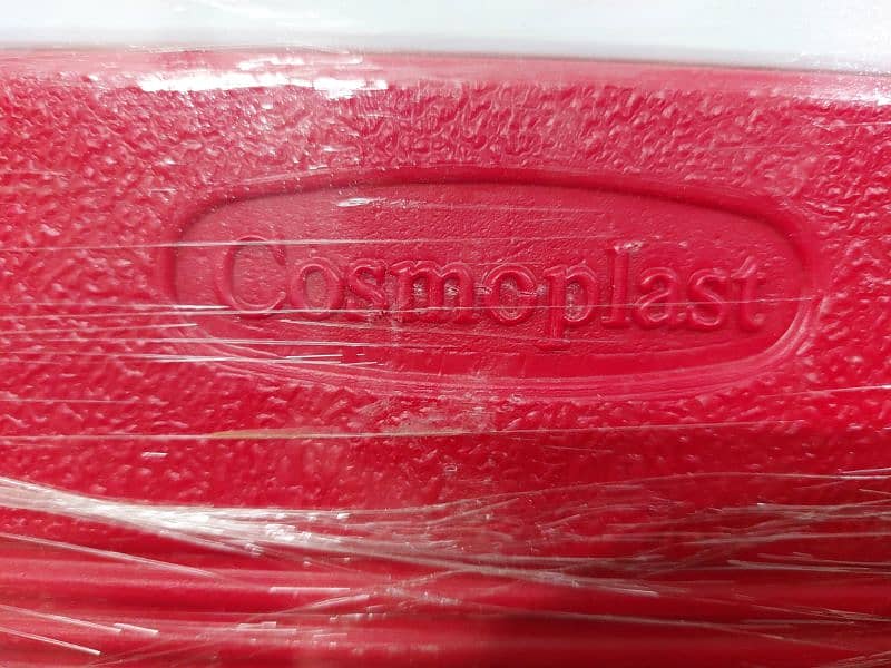 Cosmoplast Ice Box 1