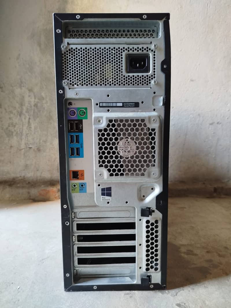 HP Z440 / E5 2697 V3 (14 Cores) / 16GB Ram / 500GB 3