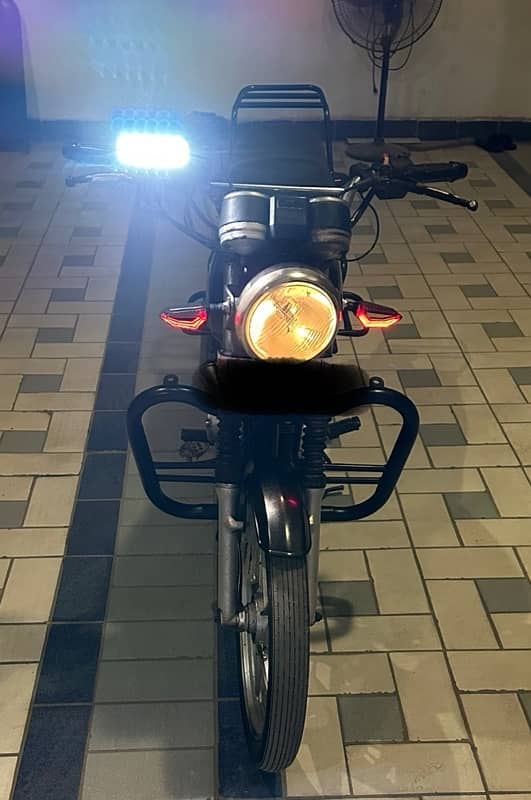 Suzuki Gs 150 SE 4