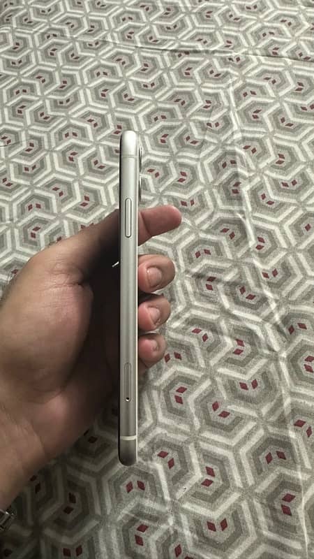 iPhone 11 dual physical LLA with original Box 2