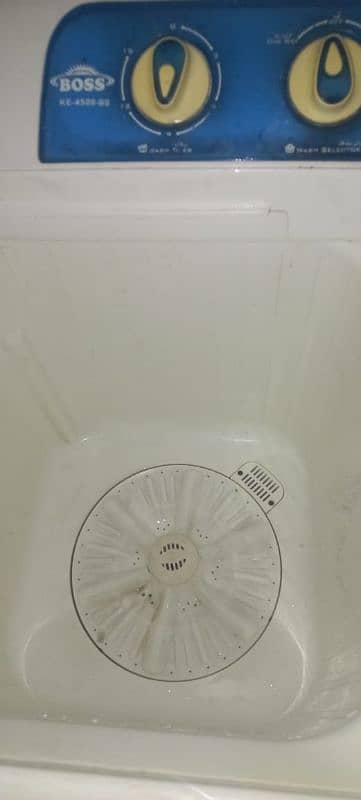 "Top-Condition Washing Machine for Sale – Affordable Price!" 2