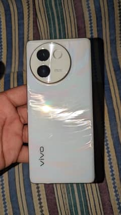 Vivo V30e. 8+8/256 GB