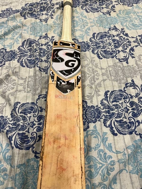 English willow A grade bat very heavy bottom 3 4 matches used only 1