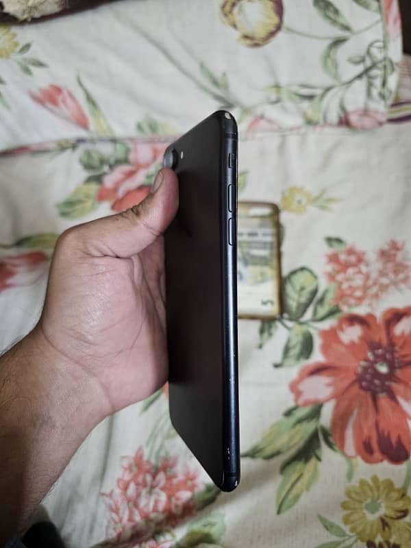 iphone urgent sale 7 plus 128 gb 7