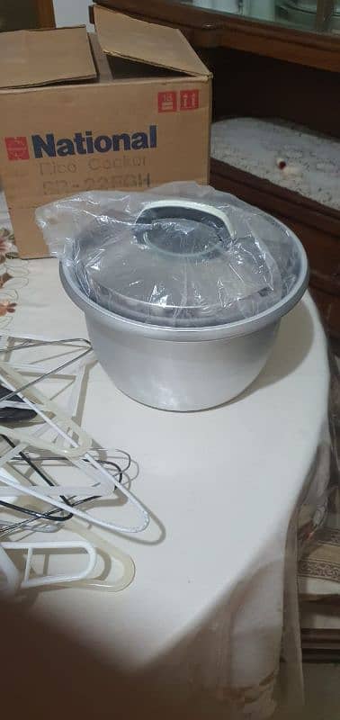 Electric Rice Cooker 2