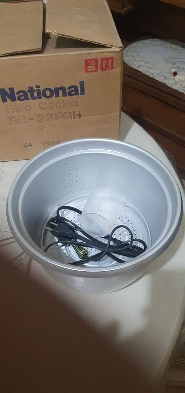 Electric Rice Cooker 3