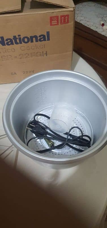 Electric Rice Cooker 4