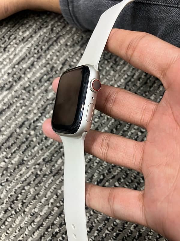 apple watch series 7 45mm Starlight 84BH 2