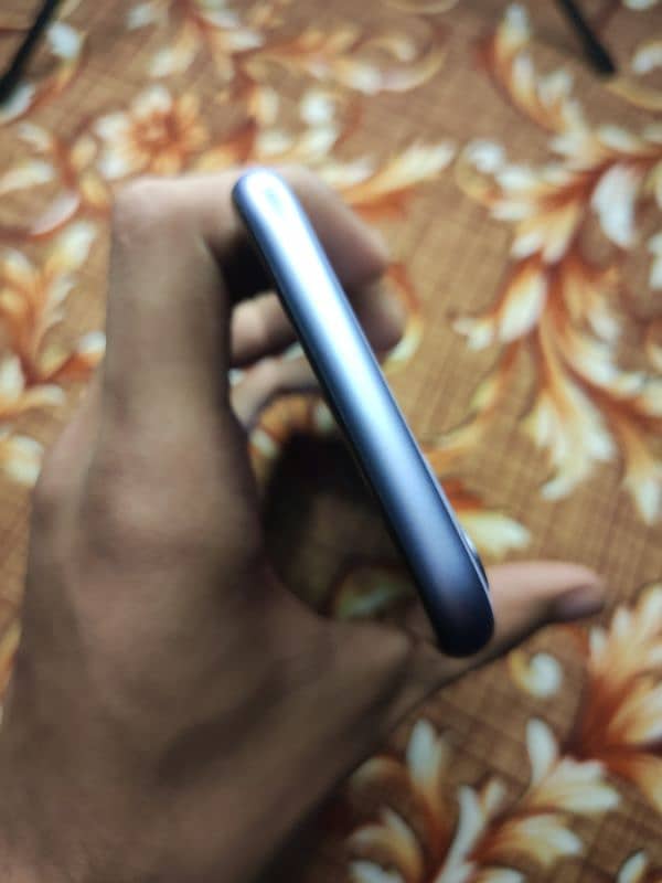 iPhone 11 (Purple) - PTA Approved 3