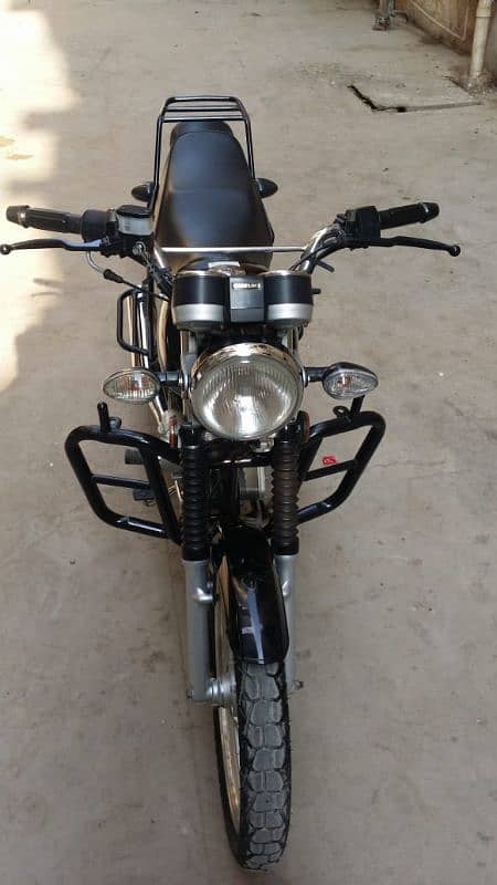 Suzuki gs 150 special edition 11