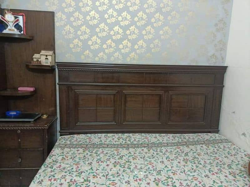 king size bed and dressing table 2