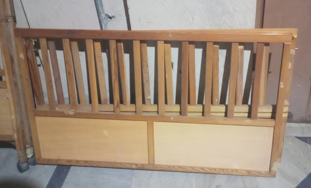 Baby cot like new 1