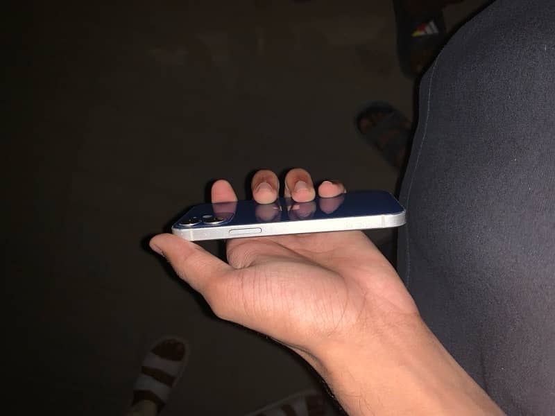 iPhone 12 mini 4